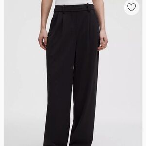 Lululemon Daydrift High-Rise straight leg Trouser
Regular XS NWOT